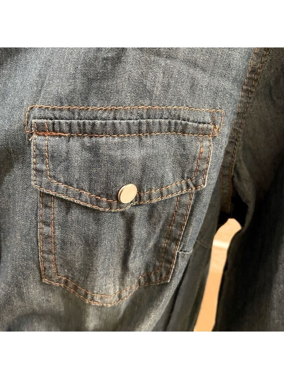 Cropped lightweight Denim Shirt NWT - Picture 2 of 5